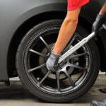 【画像】そこで作業はなしだろ！　そんな工具で交換する気？　クルマのDIYこれはダメだろなポイント３つ 〜 画像3