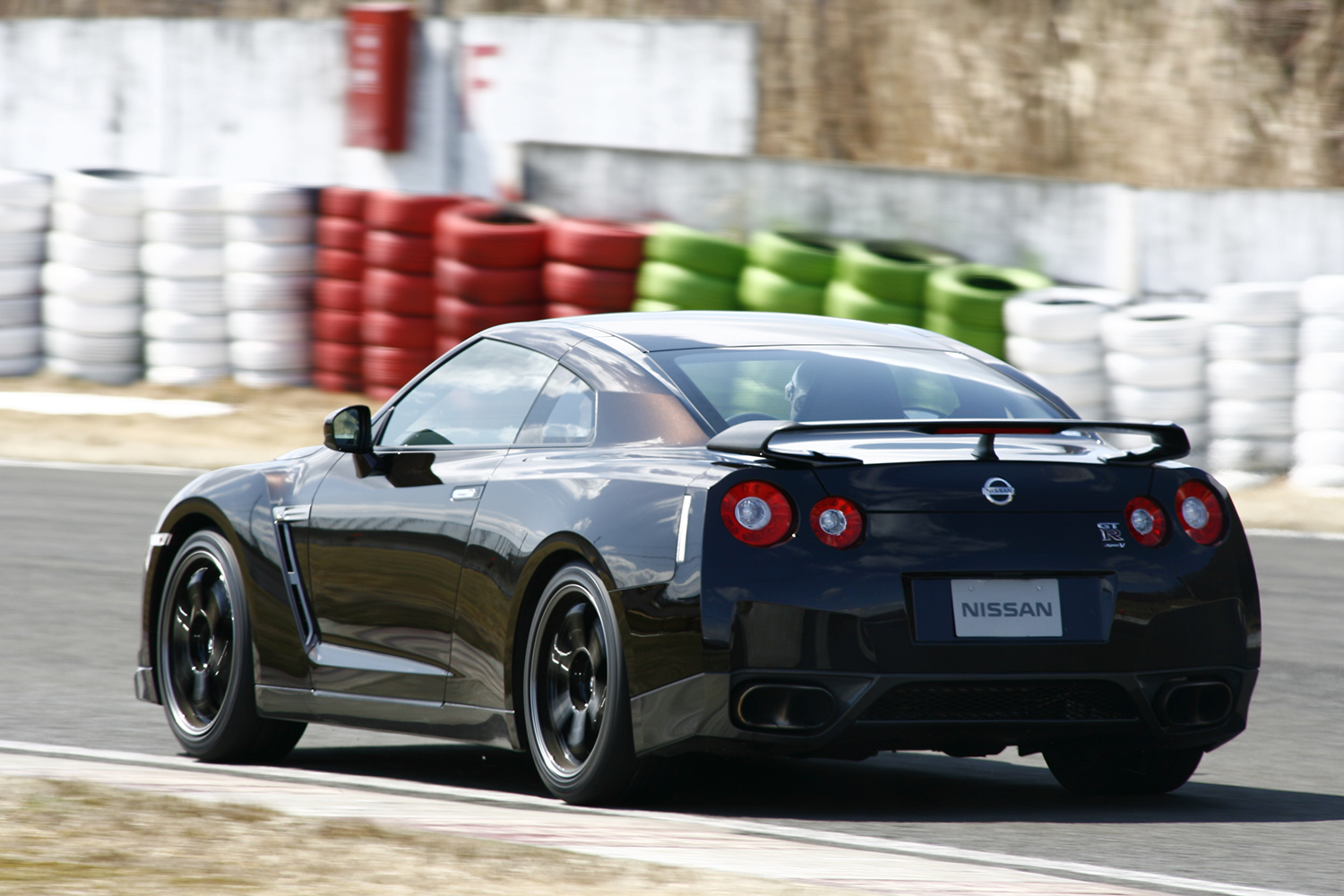 ブレーキだけで400万円以上する知る人ぞ知る超弩級モデル「R35GT-R スペックV」の狂気 〜 画像1