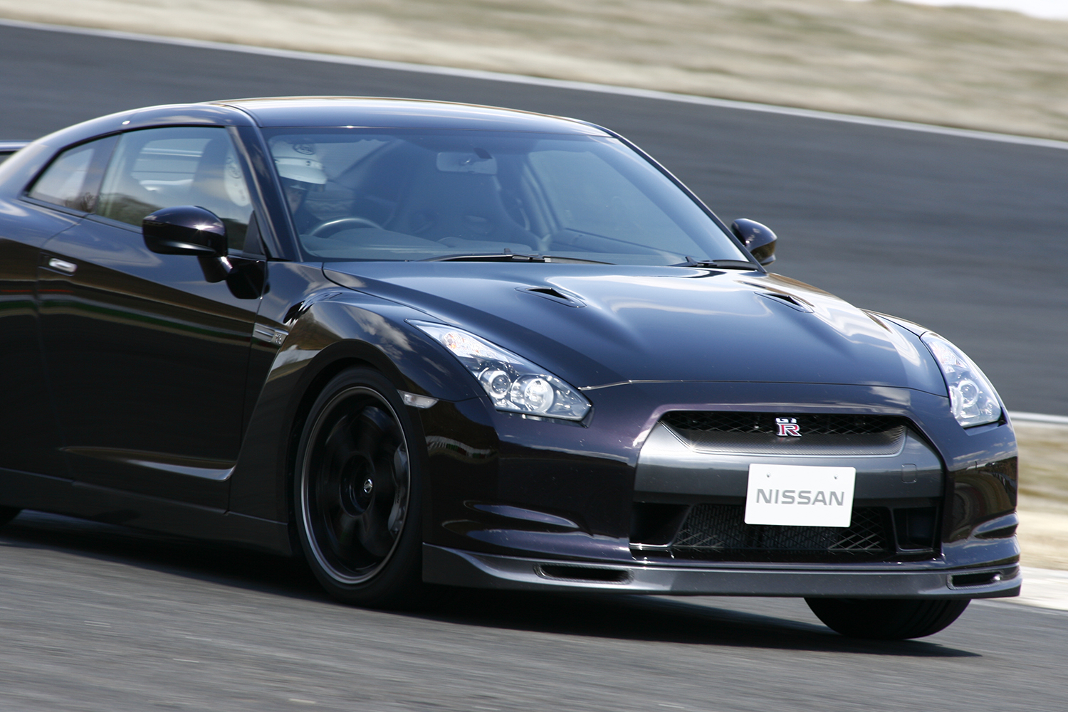 ブレーキだけで400万円以上する知る人ぞ知る超弩級モデル「R35GT-R スペックV」の狂気 〜 画像4