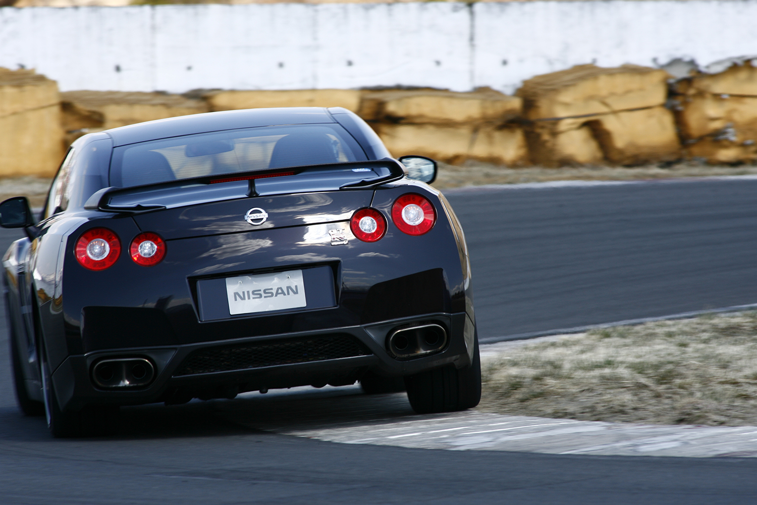 ブレーキだけで400万円以上する知る人ぞ知る超弩級モデル「R35GT-R スペックV」の狂気 〜 画像7