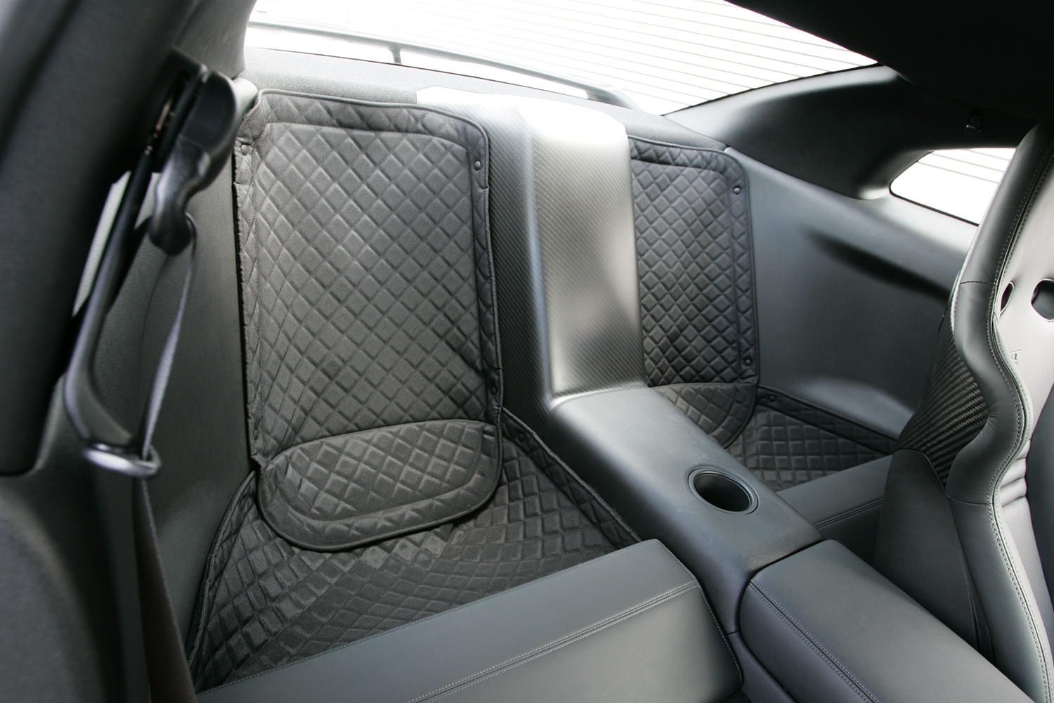 R35GT-R スペックVのリヤシート部分