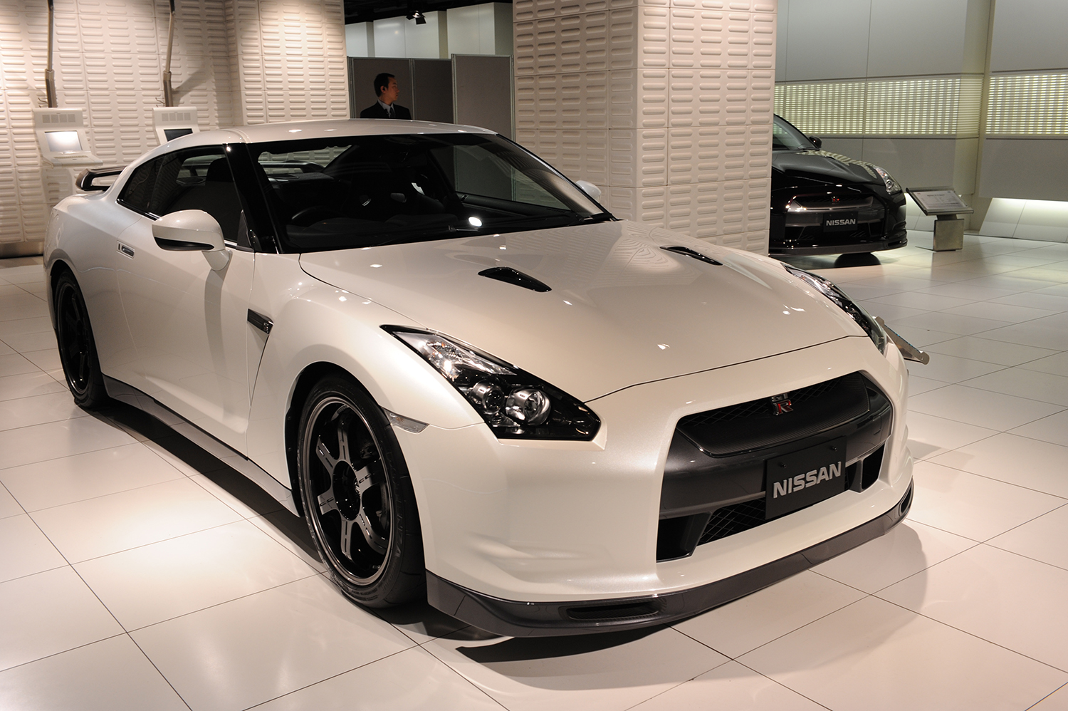 ブレーキだけで400万円以上する知る人ぞ知る超弩級モデル「R35GT-R スペックV」の狂気 〜 画像27