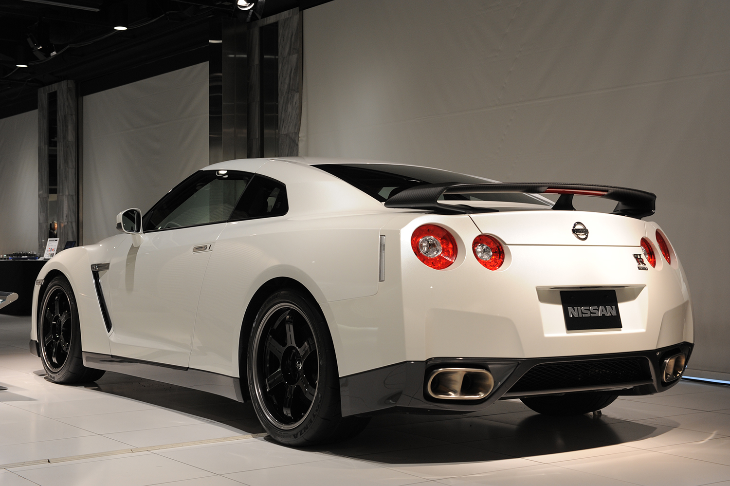 ブレーキだけで400万円以上する知る人ぞ知る超弩級モデル「R35GT-R スペックV」の狂気 〜 画像28