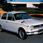 【画像】「最近のクルマって高いよね〜」は本当か？　カローラの歴史と物価を比較してわかった意外な事実 〜 画像1