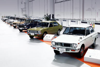 「最近のクルマって高いよね〜」は本当か？　カローラの歴史と物価を比較してわかった意外な事実