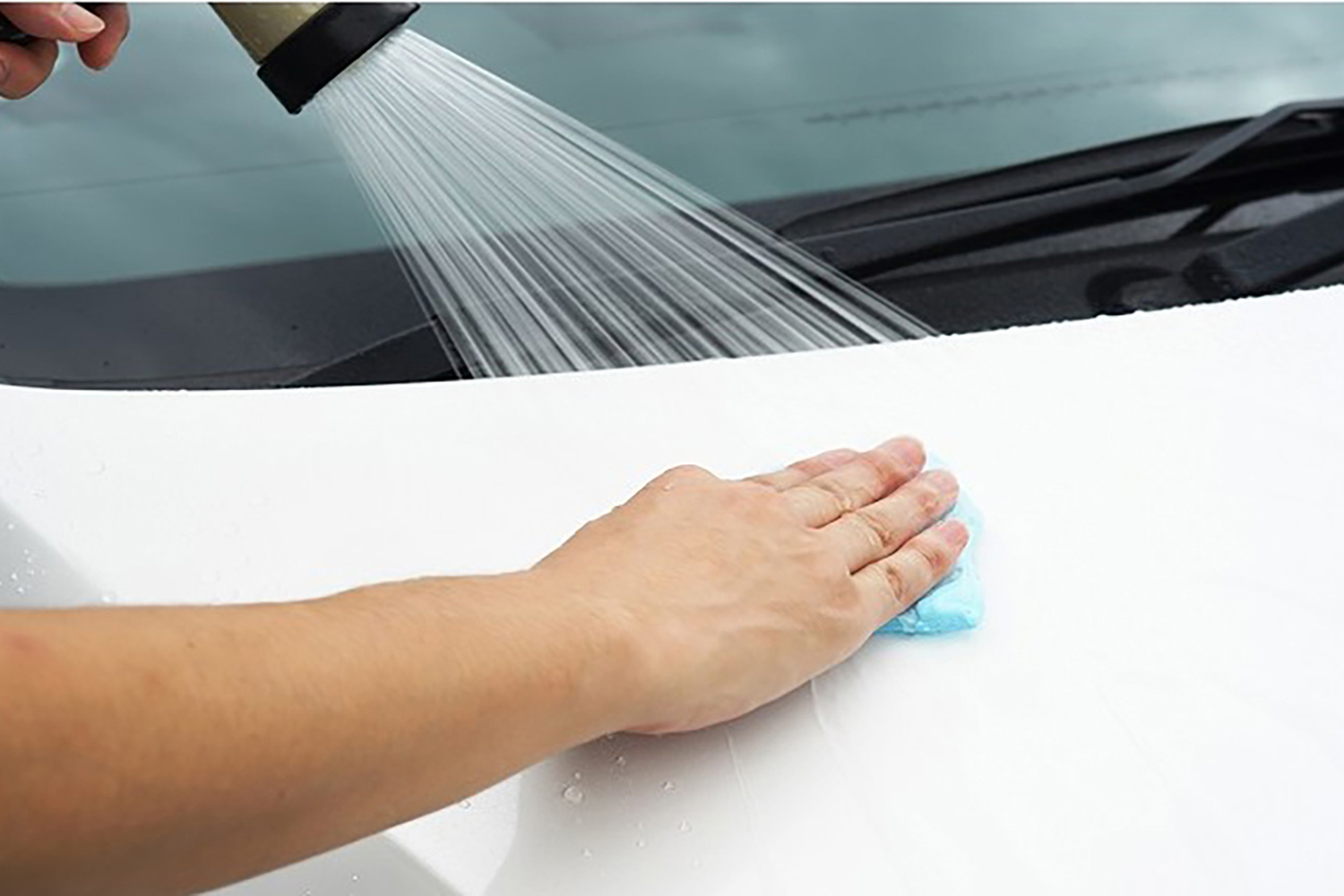 クルマの塗装を蝕む鉄粉の正体と正しい対処法