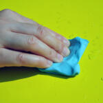 【画像】走れば走るほどクルマのボディに鉄が刺さるってどういうこと？　除去しないとどんどんクルマが傷んでいく「鉄粉」対策とは 〜 画像8