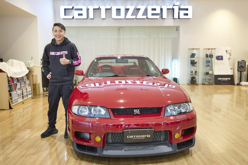 オーディオカスタムに目覚めた松田次生選手が愛車R33と登場！ 「大阪オートメッセ2026」カロッツェリアブースで体感できる最先端のカーエンタメの世界