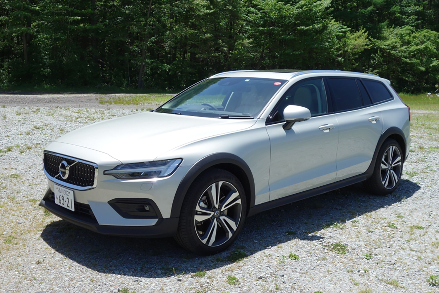 ボルボV60クロスカントリーのフロントスタイリング