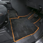【画像】じつは新車販売店の生命線！　フロアマットがいまだに標準装備じゃなく「ディーラーオプション」なワケ 〜 画像1