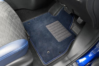いまもフロアマットがディーラーオプションとして生き残っている納得のワケ