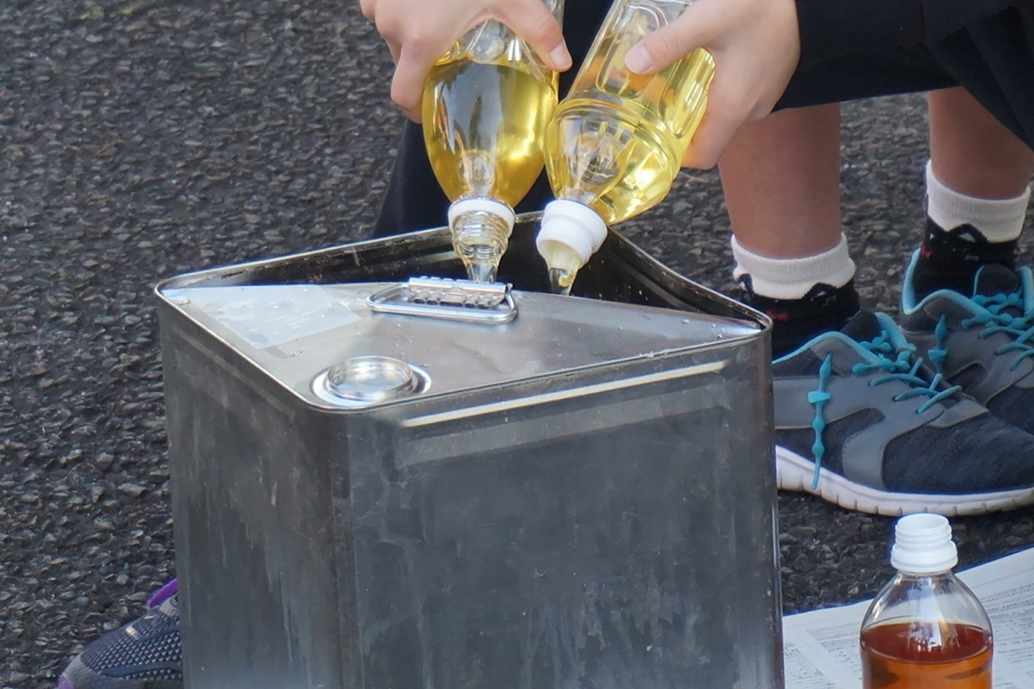 使い終わった食用油の回収