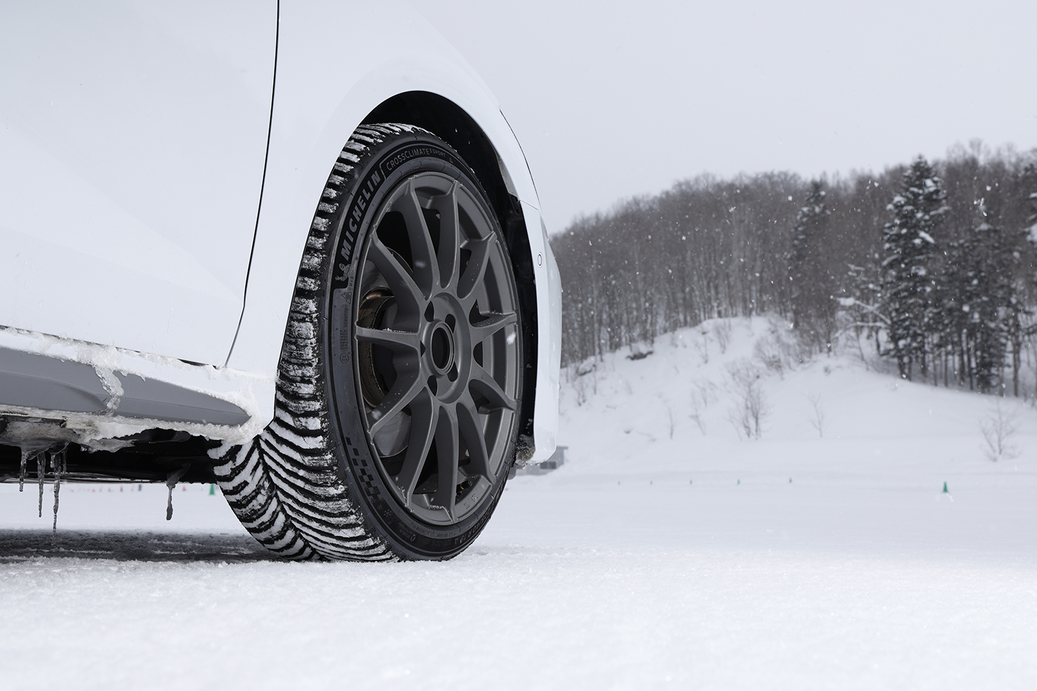 ミシュランなら"氷も走れる夏タイヤ"を造り出してしまうかもしれないと感じさせるクロスクライメート3とクロスクライメート3スポーツ 〜 画像9