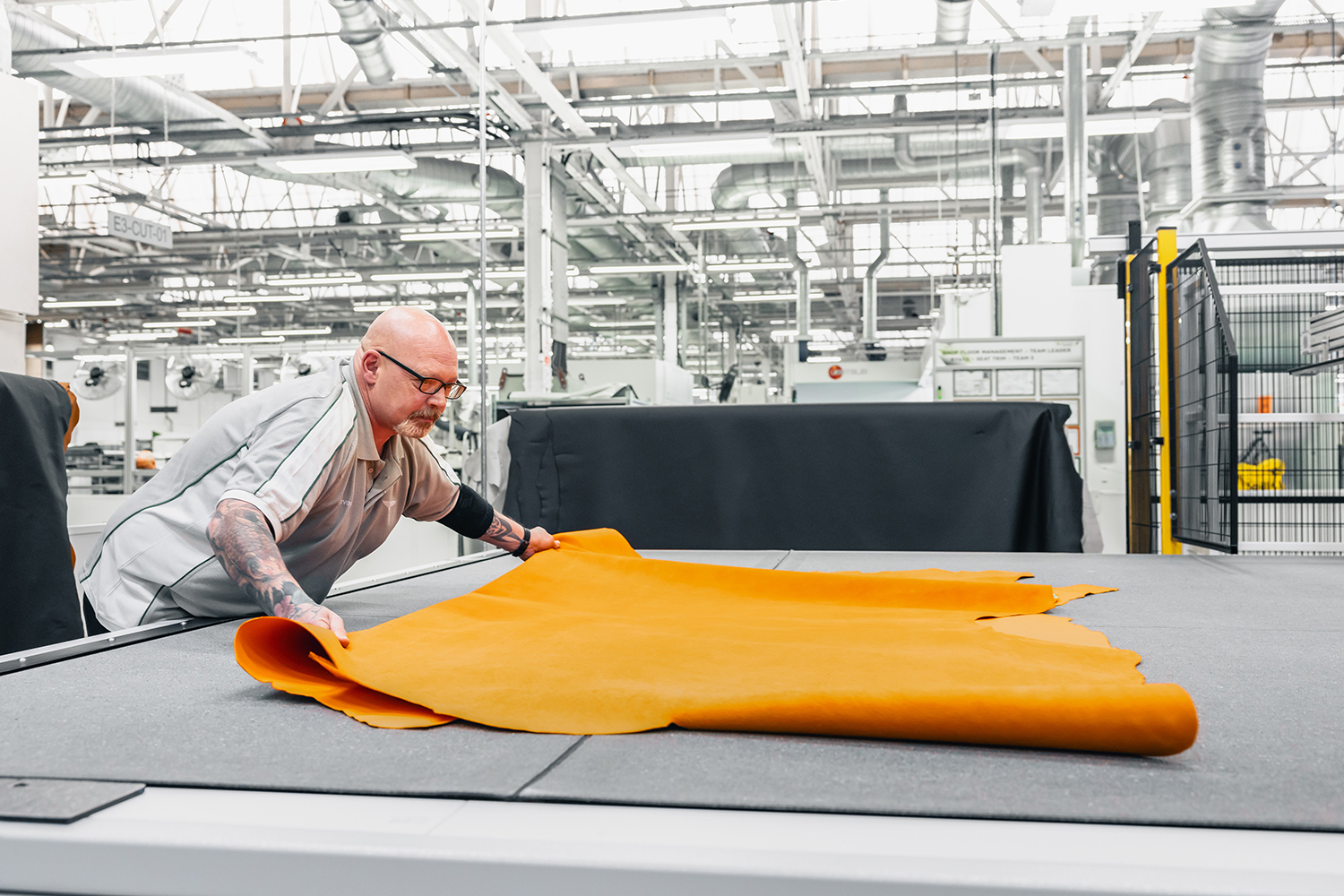 ベントレーのレザー工房