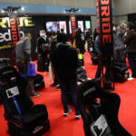 【画像】新作から定番まで座りまくってから買える！　広々ブースにシートがズラリと並ぶ「BRIDE」ブース【大阪オートメッセ2026】 〜 画像11