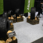 トーヨータイヤはオフロードとスポーツの二刀流！　「RUGGED×SPORTS」は「PROXES」と「OPEN COUNTRY」のいいとこ取り【大阪オートメッセ2026】