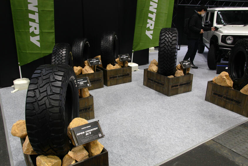トーヨータイヤはオフロードとスポーツの二刀流！　「RUGGED×SPORTS」は「PROXES」と「OPEN COUNTRY」のいいとこ取り【大阪オートメッセ2026】