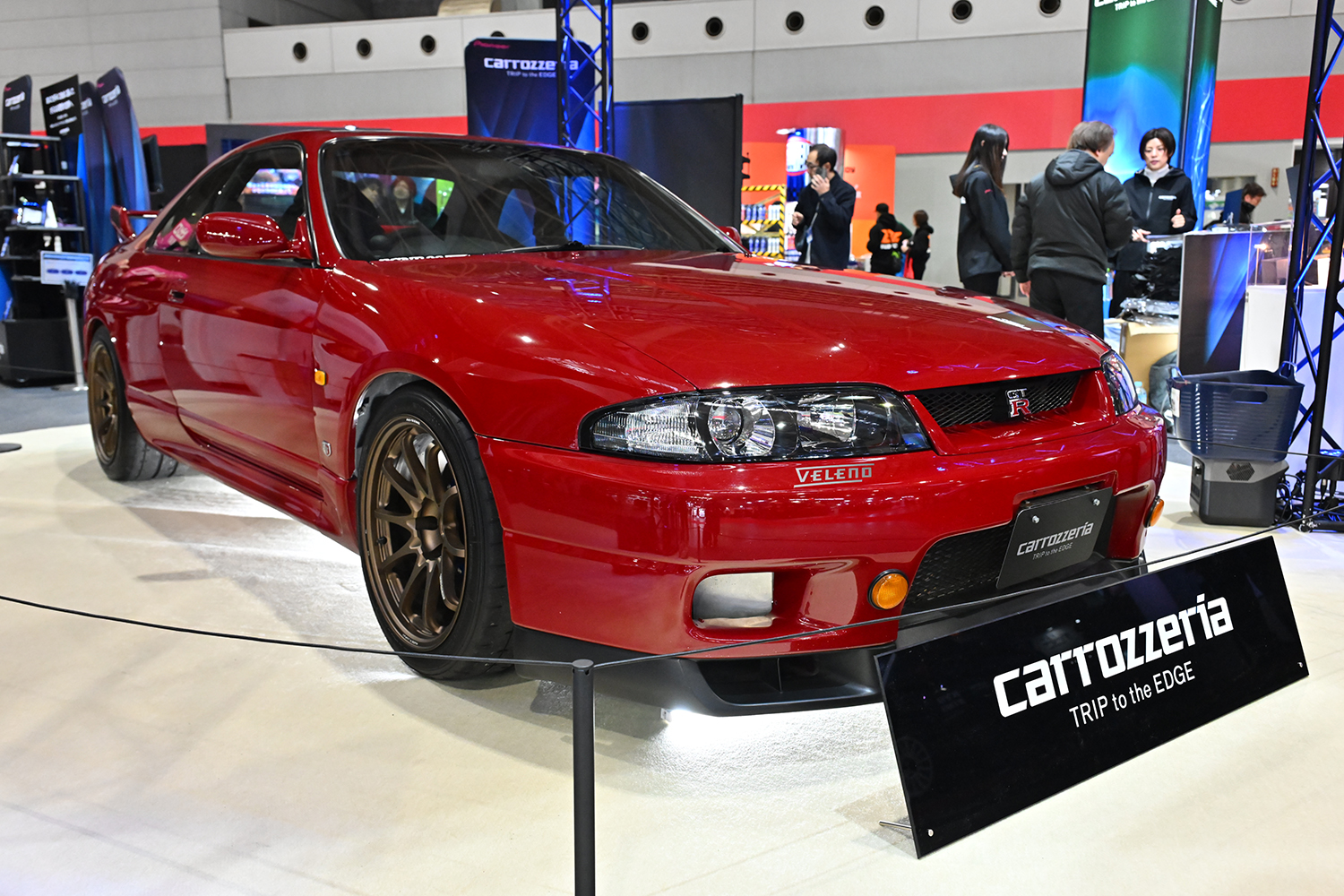 大阪オートメッセ2026のパイオニアブースに展示された松田次生さんの日産スカイラインGT-R 〜 画像26