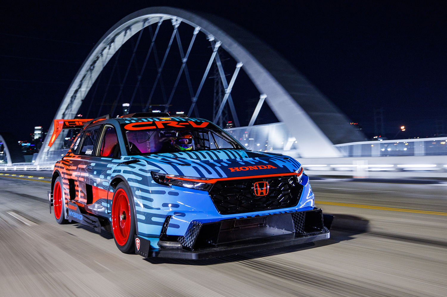 アメリカホンダが手がけた「CR-Vハイブリッドレーサー」はいくらなんでもやりすぎだろ 〜 画像1