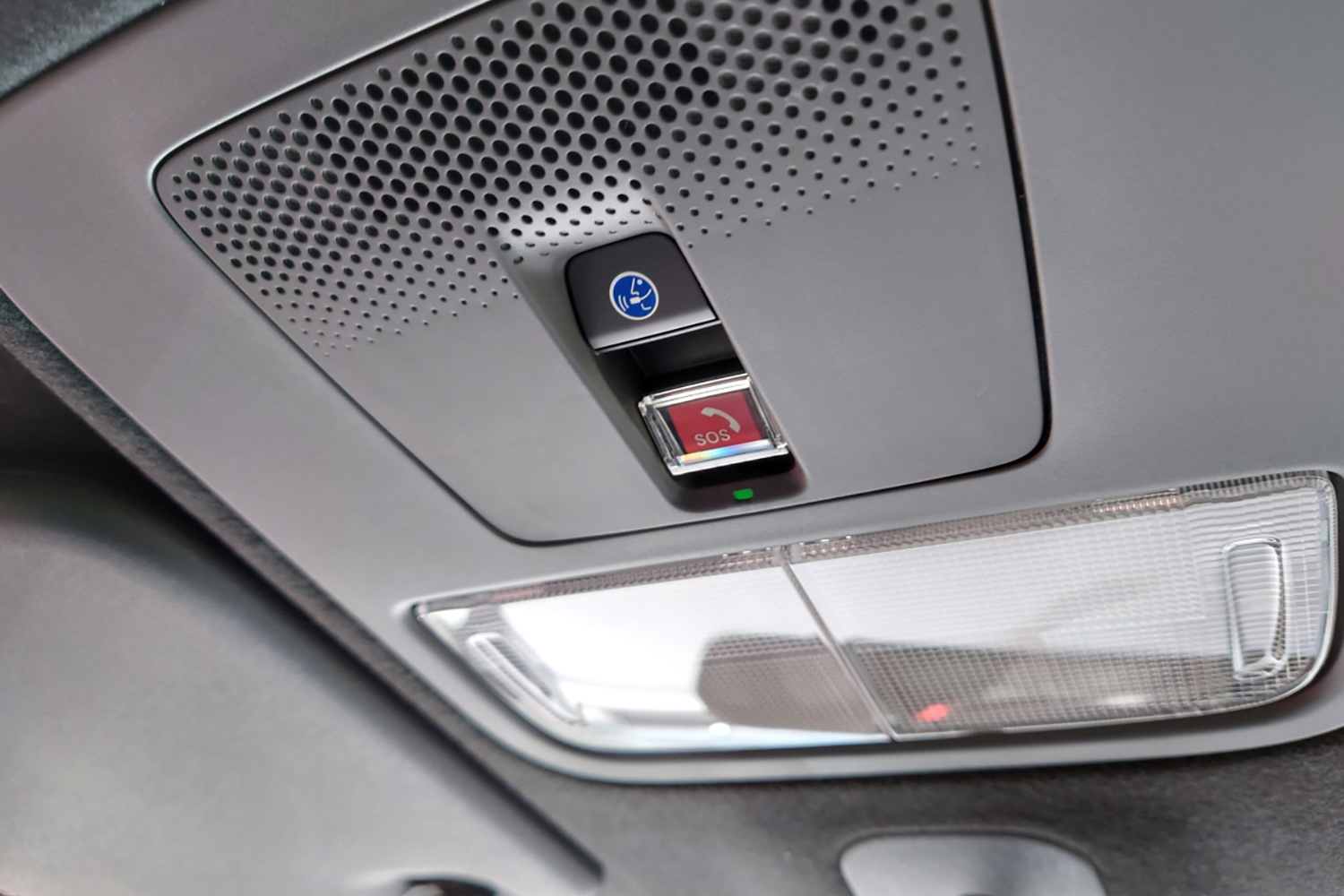 ホンダN-BOXのSOSコールボタン