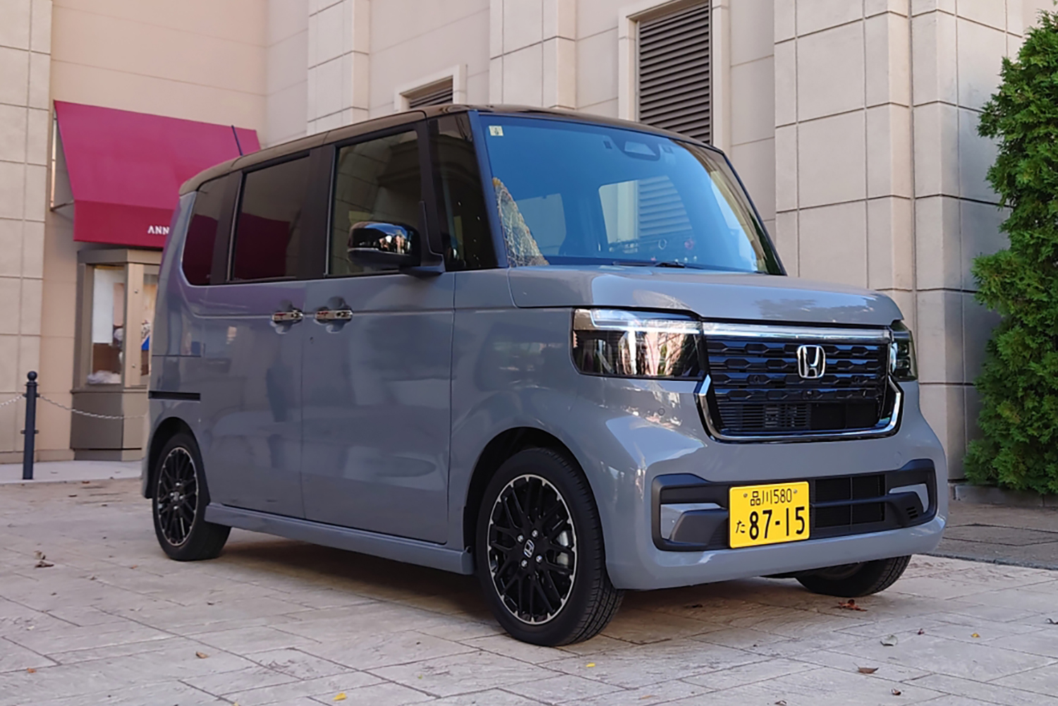 ホンダN-BOXカスタムのフロントスタイリング