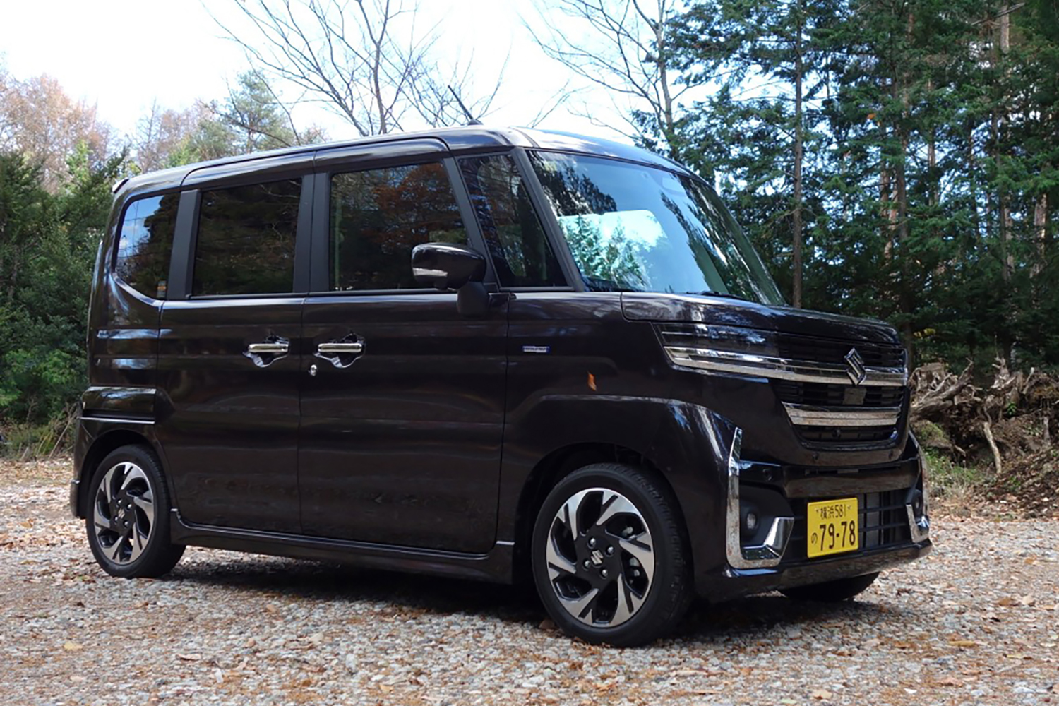 スズキ・スペーシアカスタムのフロントスタイリング