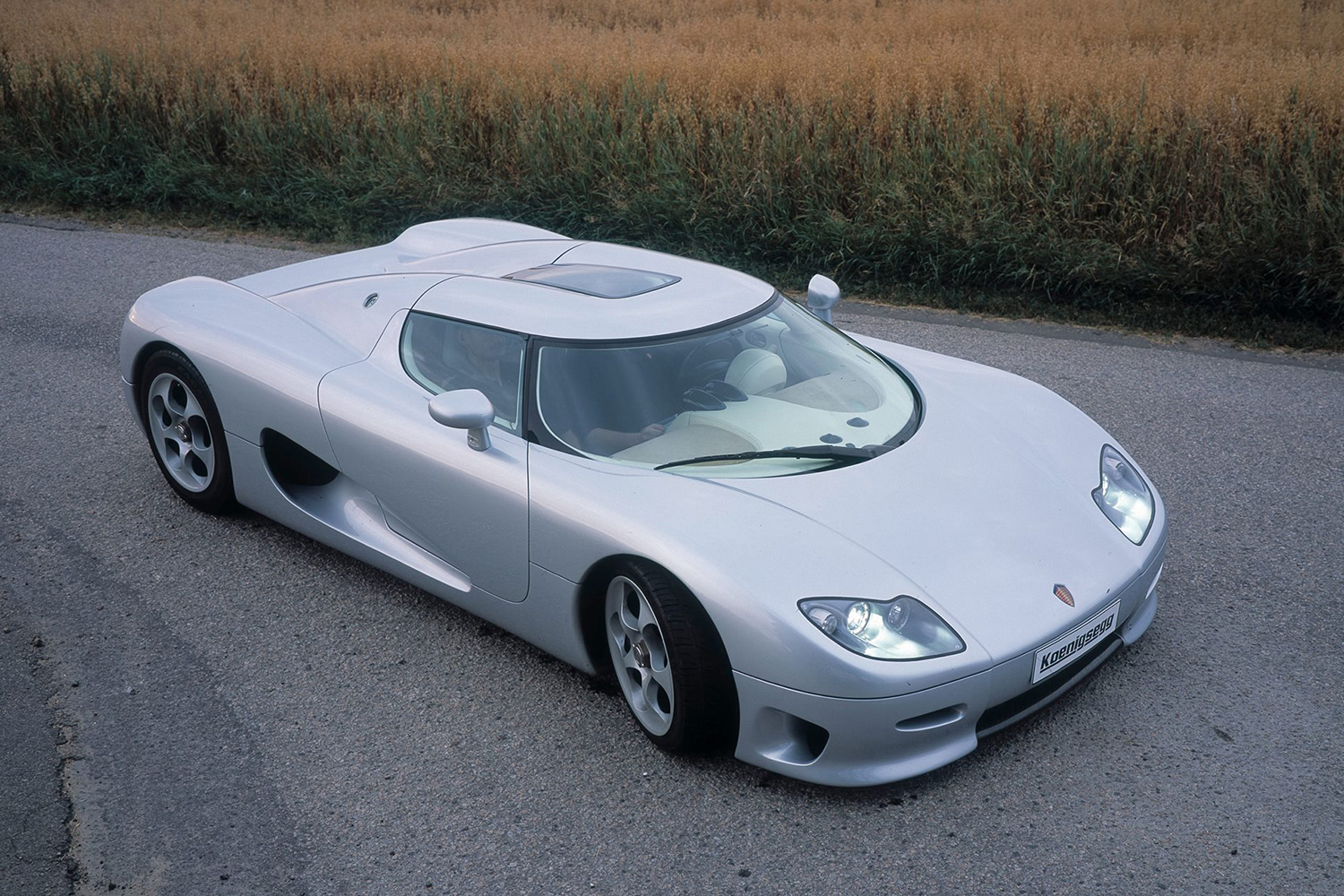 ケーニグセグCC8Sのフロントスタイリング 〜 画像17