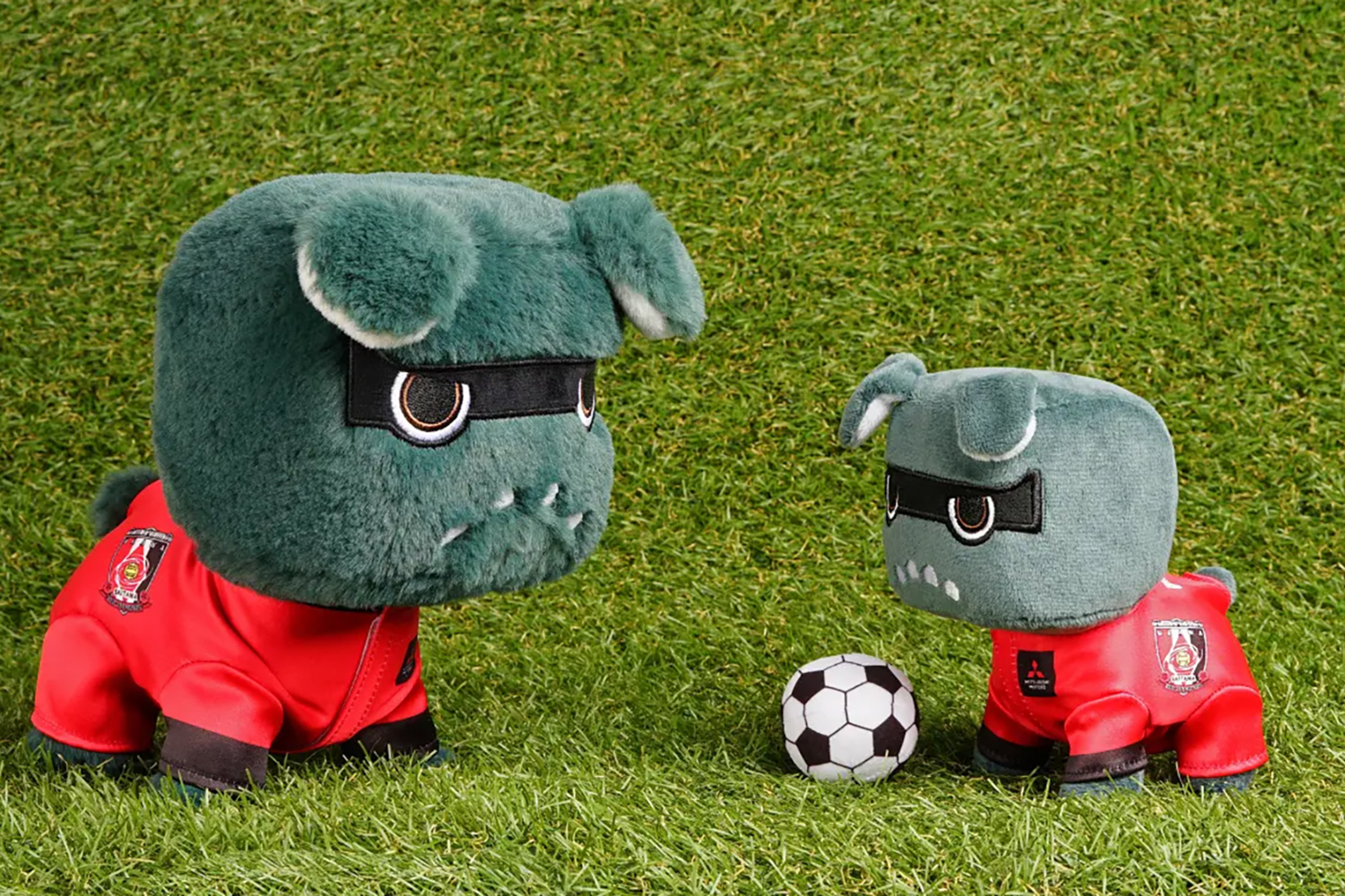 三菱の公式キャラクターの「デリ丸。浦和レッズver.」