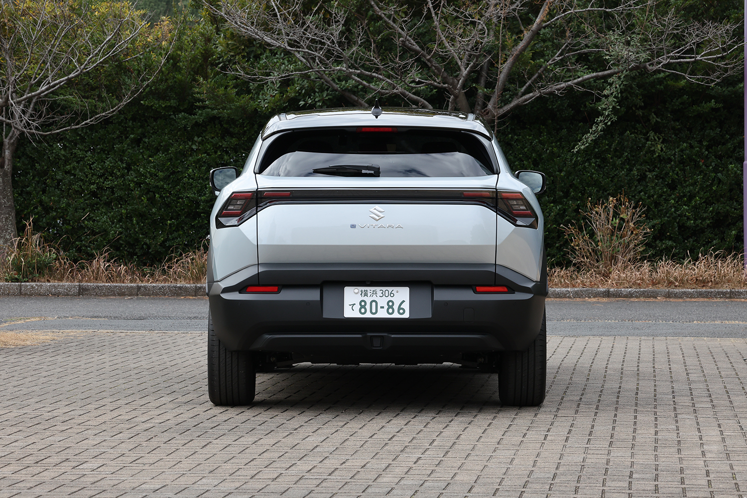 スズキeビターラの真後ろスタイリング