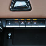 【画像】【試乗】しっとりなAWDと軽快な2WDの選択が悩ましい！　スズキ初のBEV「ｅビターラ」はEVを身近にしてくれる存在だった 〜 画像34