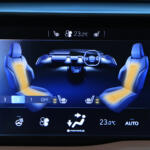 【画像】【試乗】しっとりなAWDと軽快な2WDの選択が悩ましい！　スズキ初のBEV「ｅビターラ」はEVを身近にしてくれる存在だった 〜 画像36