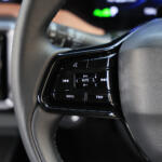 【画像】【試乗】しっとりなAWDと軽快な2WDの選択が悩ましい！　スズキ初のBEV「ｅビターラ」はEVを身近にしてくれる存在だった 〜 画像47