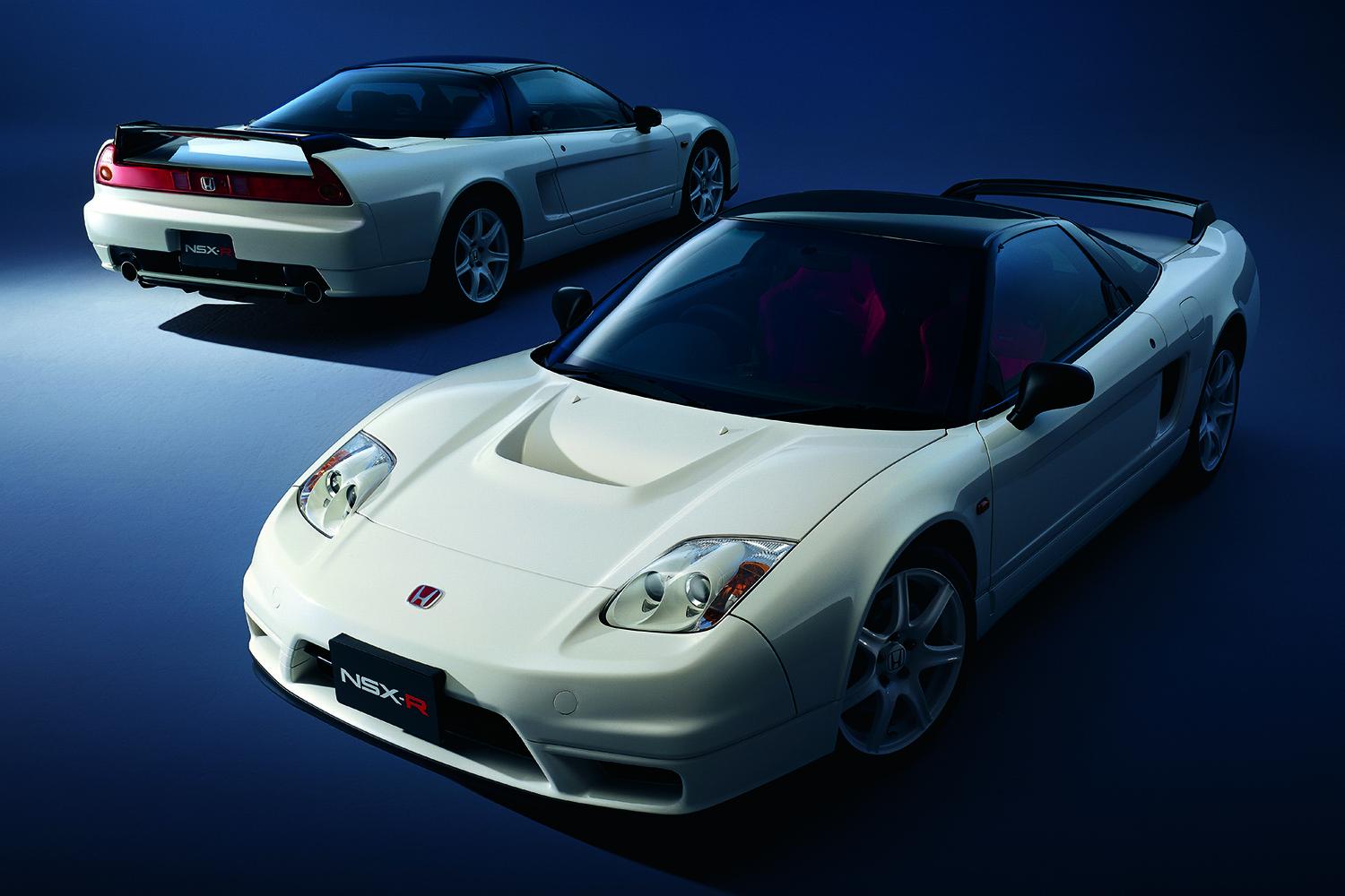 中古価格「億超え」も納得の実力と稀少性！　NA2型「ホンダNSX-R」はまさにニッポンの宝【21世紀スーパーカーFILE #015】