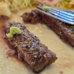 飲食店不毛の地で見つけた「極上の定食屋」！　埠頭メシを求めてたどり着いた「ミートアイランド」は肉好きの桃源郷だった