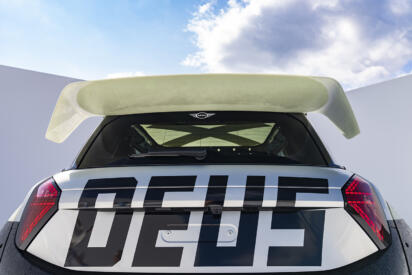 浅草にめちゃくちゃカッコイイMINIがやってくる！　ストリートカルチャーブランド「デウス」とコラボした「The Skeg」がシビれる!!