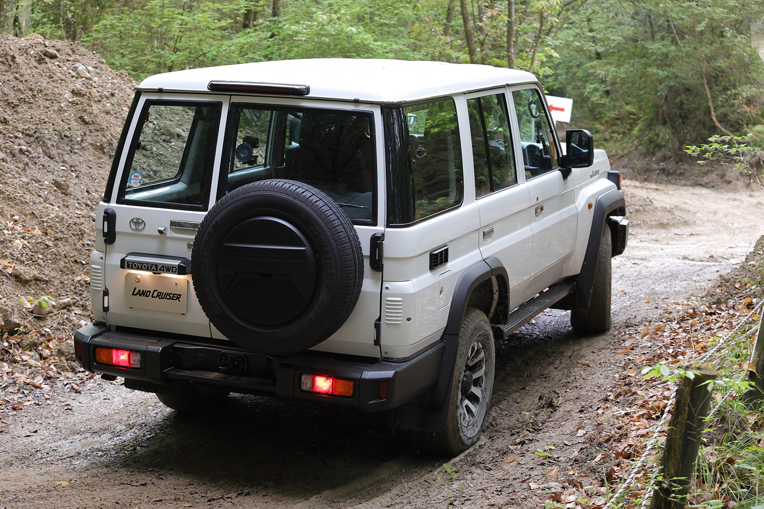 受注再開なしのランクル70だけは買えなさすぎるから逆輸入はどうだ 〜 画像2