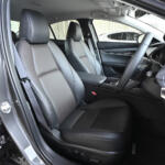 【画像】【試乗】新型CX-5にディーゼルなし……で「Ｄの一族」阿鼻叫喚！　それでもディーゼルに乗りたいひとには「CX-60」か「マツダ３」か「現行CX-5」か乗り比べて考えてみた 〜 画像8