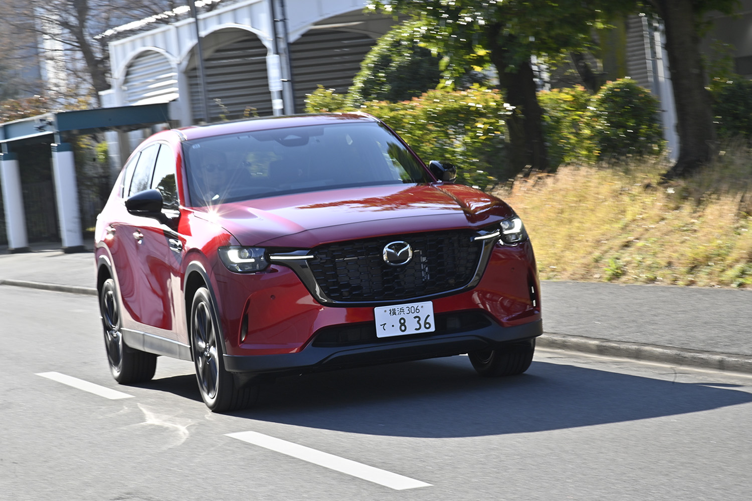 マツダCX-60の走行シーン