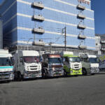 【画像】トラックのフロントガラスにずらっと並ぶ芳香剤！　そんなに匂いが好きなのかと思ったらまさかの「カスタム」要素だった 〜 画像2