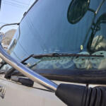 トラックのフロントガラスにずらっと並ぶ芳香剤！　そんなに匂いが好きなのかと思ったらまさかの「カスタム」要素だった