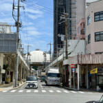 【画像】なんならほぼすべてのクルマが違反！　道交法で定められた「徐行」が必要な場所を覚えているか？ 〜 画像10