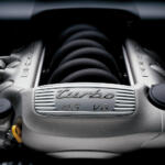 【画像】SUVじゃなくて「あくまで新しい形のスポーツカー」って言い張った！　ガチでその後のクルマ界を変えた「ポルシェ・カイエン」【21世紀スーパーカーFILE #017】 〜 画像3