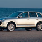 【画像】SUVじゃなくて「あくまで新しい形のスポーツカー」って言い張った！　ガチでその後のクルマ界を変えた「ポルシェ・カイエン」【21世紀スーパーカーFILE #017】 〜 画像5