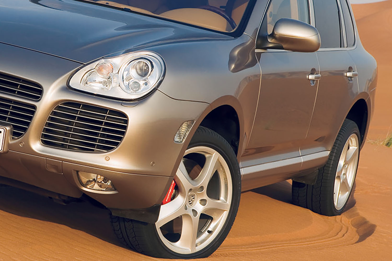 ランボもフェラーリもマネしたスポーツカーブランドのプレミアムSUVの道を切り開いたのはカイエンだった【21世紀スーパーカーFILE #017】