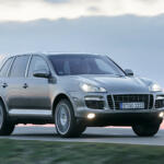 【画像】SUVじゃなくて「あくまで新しい形のスポーツカー」って言い張った！　ガチでその後のクルマ界を変えた「ポルシェ・カイエン」【21世紀スーパーカーFILE #017】 〜 画像12