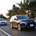 後続車に追いつかれたら「進路を譲らないと」違反！　でも制限速度一杯で走ってるし後ろは速度違反だけどそれでも譲る必要ある？