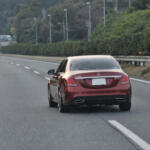 【画像】後続車に追いつかれたら「進路を譲らないと」違反！　でも制限速度一杯で走ってるし後ろは速度違反だけどそれでも譲る必要ある？ 〜 画像5