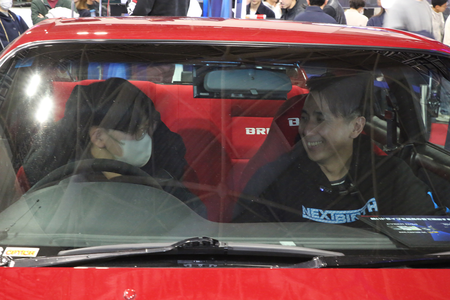 松田次生さんとオーディオ体験するファン