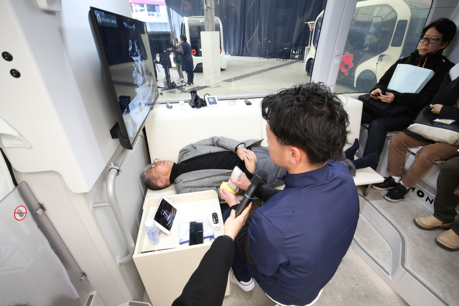 e-パレット内で診療をするイメージ