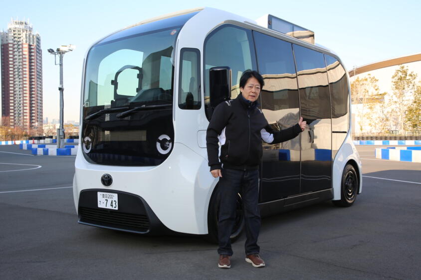 箱根駅伝でも注目を浴びた「e-パレット」にレーシングドライバーが試乗！　取り回しも実用性も最高だが唯一気になるのは「運転士の位置」